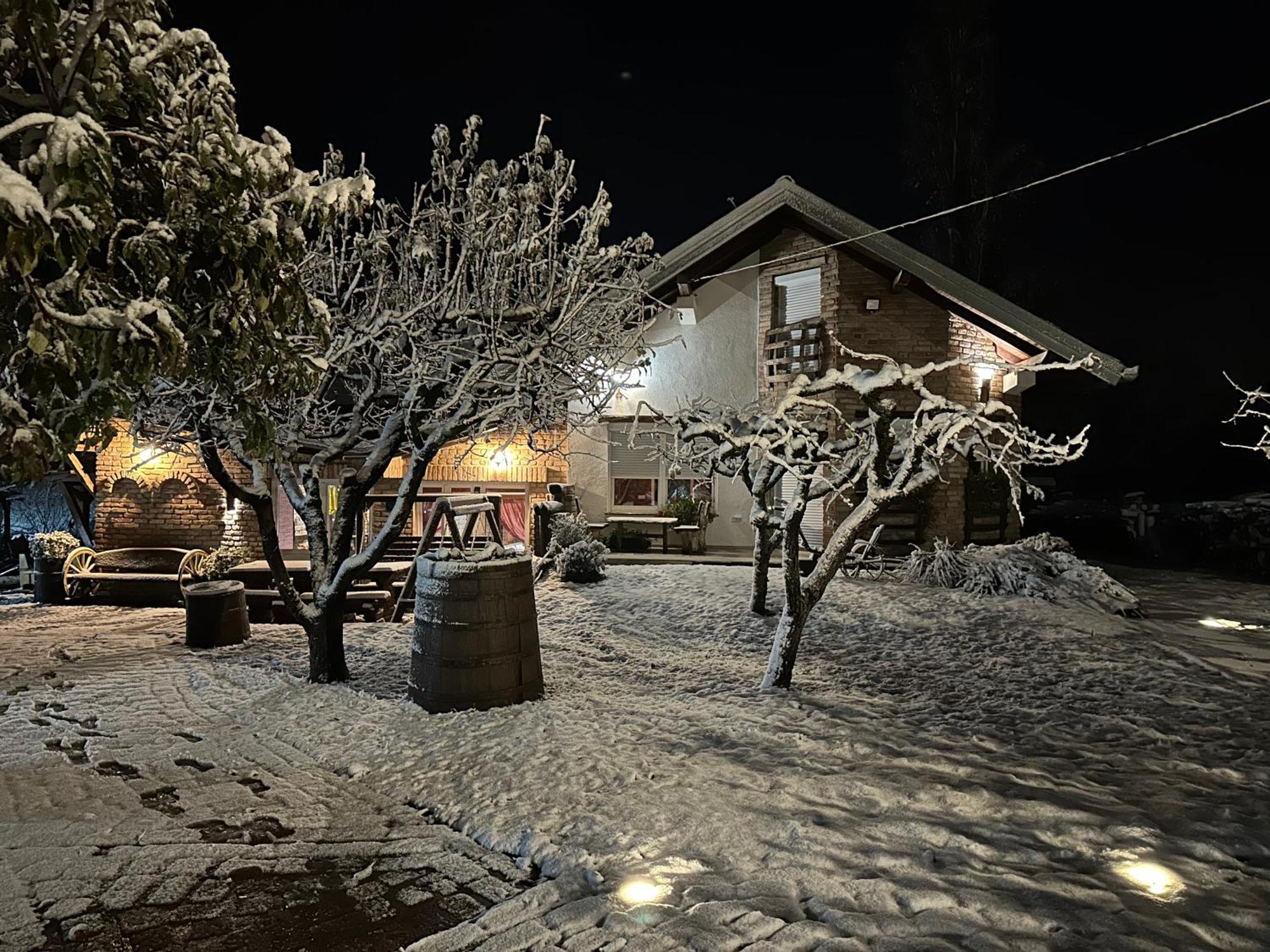 Villa Matanovi Dvori Slavonski Brod Exterior foto