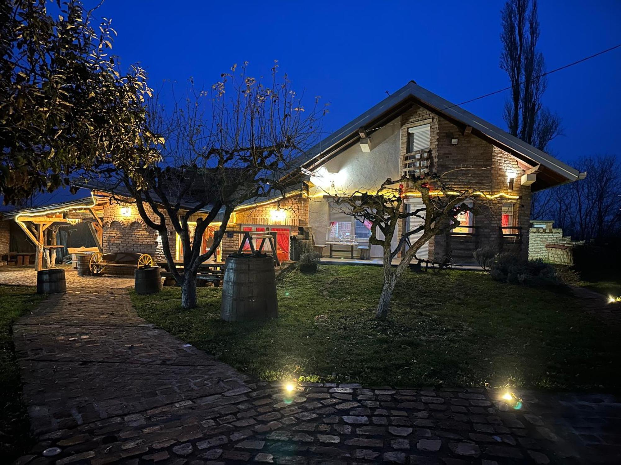 Villa Matanovi Dvori Slavonski Brod Exterior foto